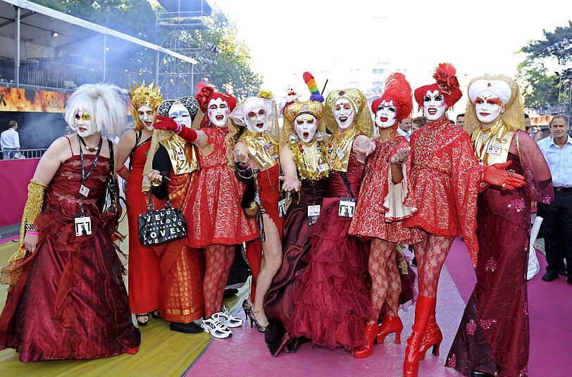 Mit Glamour, Glitzer, nackter Haut: Der Wiener Life Ball ist das Charity-Event des Jahres. Die spektakulärsten Bilder der bunten Gästeschar gibts hier! Zum Durchklicken!