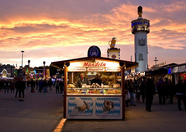 Weinzelt-Wirt und Fotograf Stephan Kuffler: Seine besten Wiesn-Bilder der vergangenen Jahre.