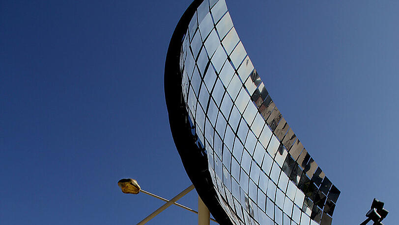 Der Reflektor am neuen Truderinger Gymnasium ist zugleich ein Kunstobjekt. Das Drumrum ist aber noch nicht ganz fertig. Der Reflektor am neuen Truderinger Gymnasium ist zugleich ein Kunstobjekt. Das Drumrum ist aber noch nicht ganz fertig.