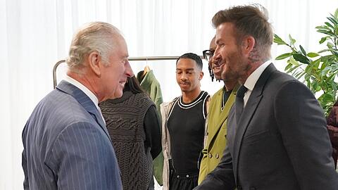 Der König und der Fußballstar haben sich schon oft getroffen - wie etwa kurz nach Charles' Krönung im Mai 2023 bei einem Design-Event in London.