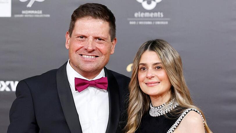 Jan Ullrich ist froh, dass Elizabeth Napoles auch nach schwierigen Jahren an seiner Seite ist. Jan Ullrich ist froh, dass Elizabeth Napoles auch nach schwierigen Jahren an seiner Seite ist.
