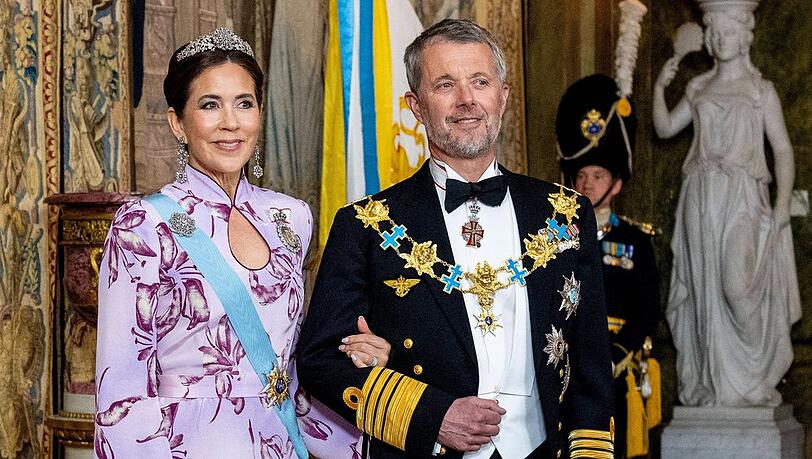 K&ouml;nigin Mary und K&ouml;nig Frederik, hier bei den Feierlichkeiten zu K&ouml;nig Carl Gustafs 80. Geburtstag, befinden sich aktuell in Marys Heimatstadt in Australien.