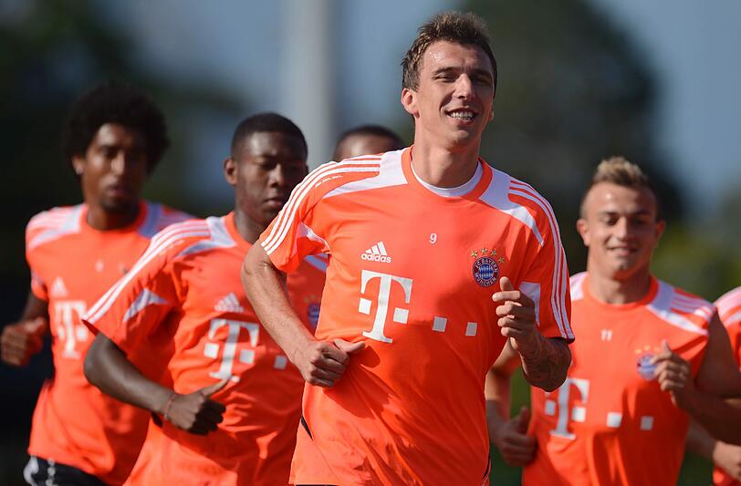 Den Donnerstagnachmittag gibt Trainer Heynckes seinen Spielern frei. Am Mittwoch mussten sie dafür bei strahlendem Sonnenschein ordentlich schwitzen - und nahmen's gelassen.