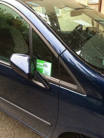Der Parkausweis im Seitenfenster &ndash; nicht auffindbar? Foto: privat