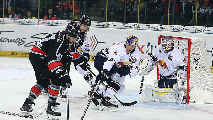 Chancenlos: Der EHC bei der 1:4-Pleite in Nürnberg. Chancenlos: Der EHC bei der 1:4-Pleite in Nürnberg.