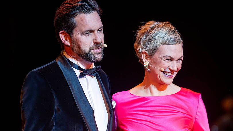 Matthias Killing und Karen Heinrichs stehen regelmäßig beim "Sat.1-Frühstücksfernsehen" vor der Kamera. Die beiden haben auch einen gemeinsamen Podcast, in dem sie über persönliche Themen sprechen. Matthias Killing und Karen Heinrichs stehen regelmäßig beim "Sat.1-Frühstücksfernsehen" vor der Kamera. Die beiden haben auch einen gemeinsamen Podcast, in dem sie über persönliche Themen sprechen.