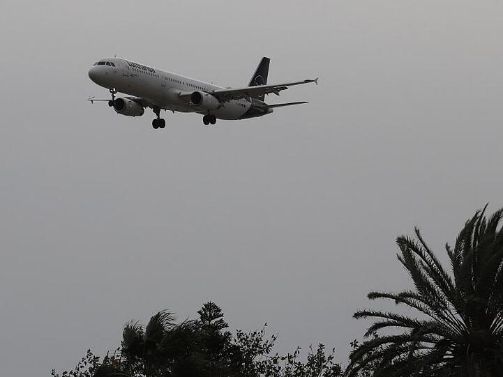 Eine deutsche Chartermaschine in Palma de Mallorca.