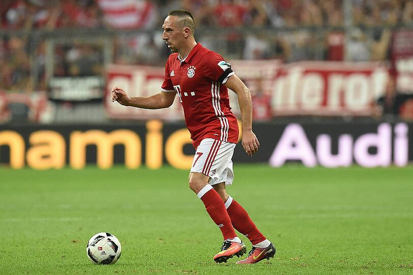 FRANCK RIBÉRY: NOTE 3.
Wie Lahm und Alonso zunächst geschont. Durfte noch eine halbe Stunde  
mitspielen gegen überforderte Russen.