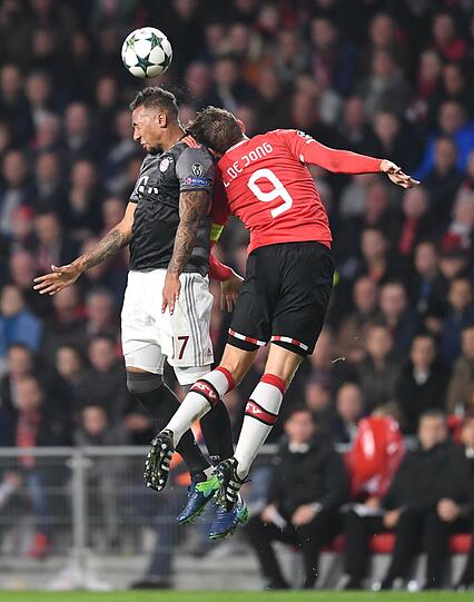 JÉROME BOATENG, NOTE 3: Mit viel (zu viel?) Offensivdrang. Beim 0:1 nicht vorhanden. Guter Diagnonal-Ball auf Lewandowski , ansonsten in der Defensive nicht wirklich gefordert. Lief einige Bälle ab.