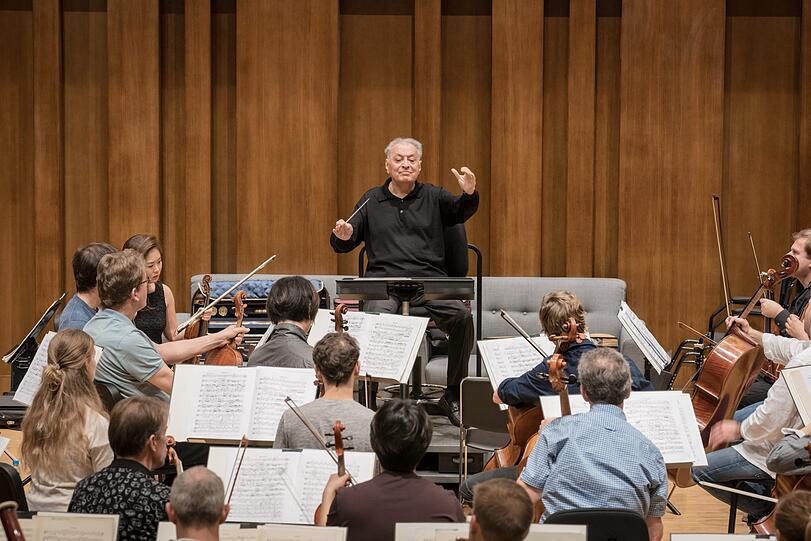 Zubin Mehta bei einer Probe...