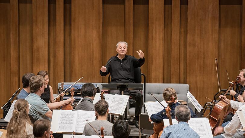 Zubin Mehta bei einer Probe... Zubin Mehta bei einer Probe...