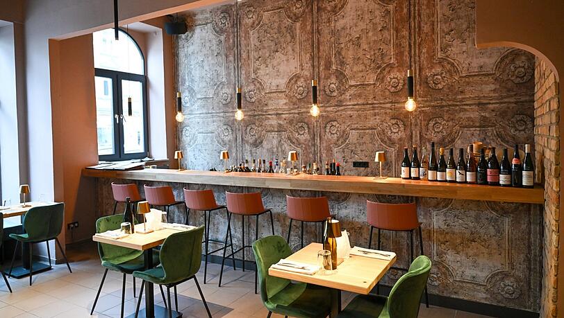 Modern trifft antik in der Weinträne: Das Lokal ist zwar schick, aber trotzdem gemütlich und nicht elitär.
