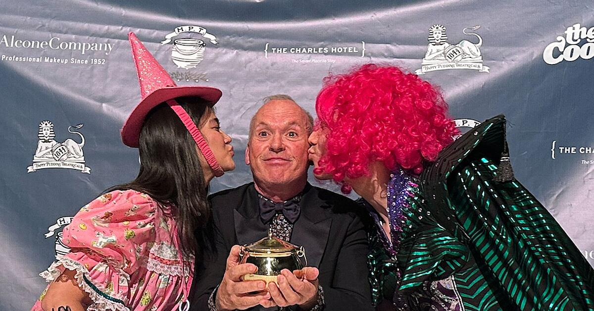 Michael-Keaton-mit-Hasty-Pudding-Preis-geehrt