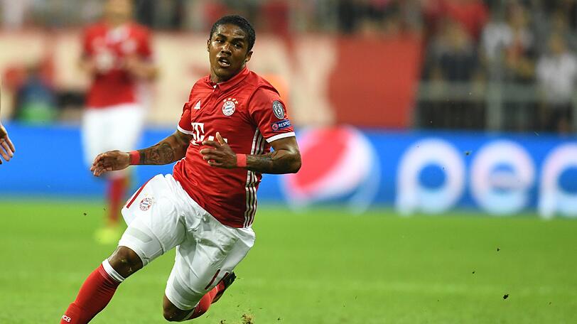 DOUGLAS COSTA ohne Note: 
Der Brasilianer kam kurz vor der Pause für den verletzt ausgewechselten Ribéry. Ohne große Aktionen, ohne große Wirkung. (Archivbild)