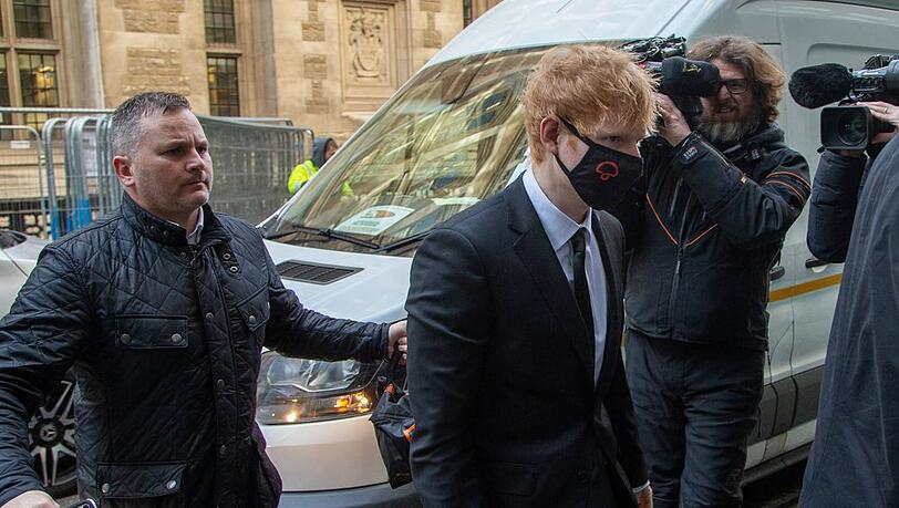 Ed Sheeran auf dem Weg ins Gericht.
