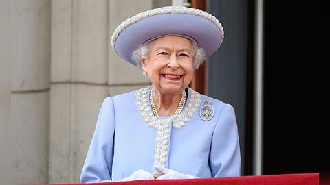 Queen Elizabeth II. anlässlich der Feierlichkeiten zu Ehren ihres Platinjubiläums im Juni 2022 auf dem Balkon des Buckingham Palasts.