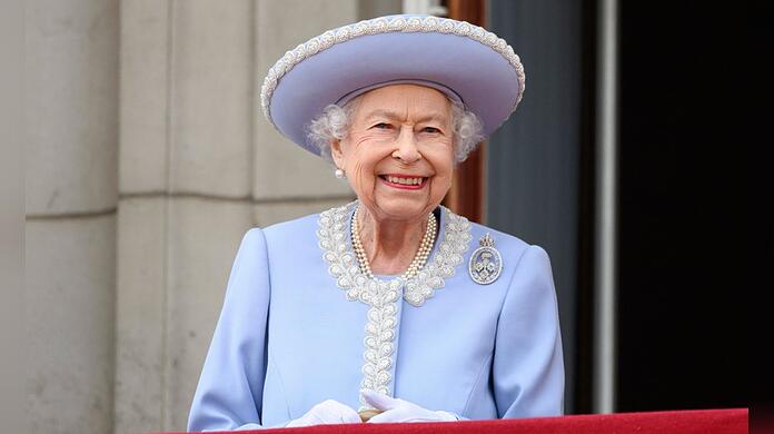 Queen Elizabeth II. anlässlich der Feierlichkeiten zu Ehren ihres Platinjubiläums im Juni 2022 auf dem Balkon des Buckingham Palasts.