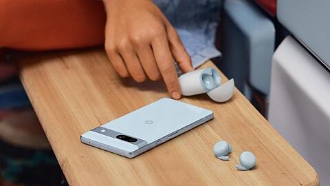 Google präsentiert unter anderem das Pixel 7a, das ab sofort erhältlich ist.