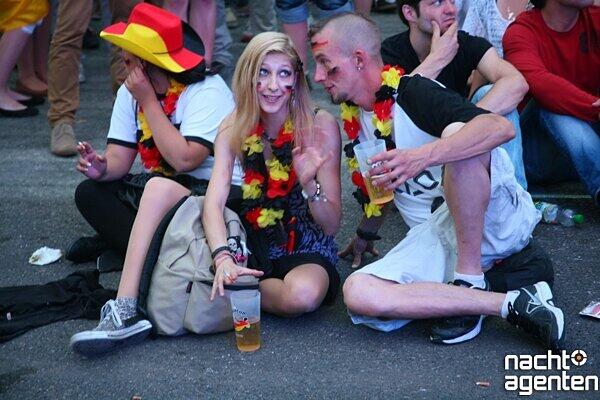 Public Viewing im Olympiastadion: So fieberten die Fans mit der deutschen Mannschaft.