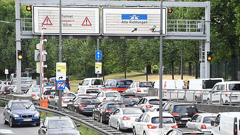 Zu einem kilometerlangen Stau kam es am Donnerstagnachmittag infolge eines Unfalls. (Symbolfoto)