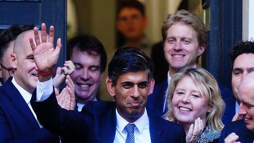 Rishi Sunak zieht in die Downing Street ein.