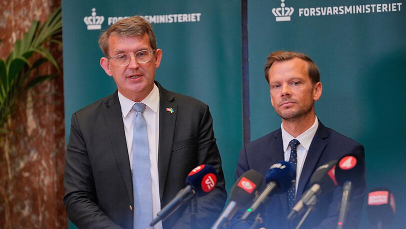 Sprechen von einem "hybriden Angriff": Dänemarks Verteidigungsminister Troels Lund Poulsen und Justizminister Peter Hummelgaard. Sprechen von einem "hybriden Angriff": Dänemarks Verteidigungsminister Troels Lund Poulsen und Justizminister Peter Hummelgaard.