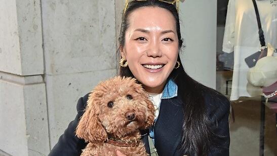 Jungeon Agn&eacute;s Prinzessin von Isenburg kommt mit Maltipoo-Dame "Kira".