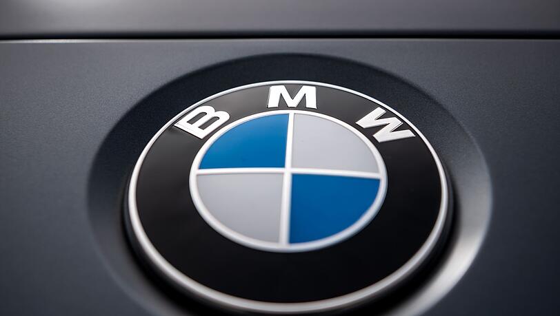 Das Logo des Autobauers BMW.