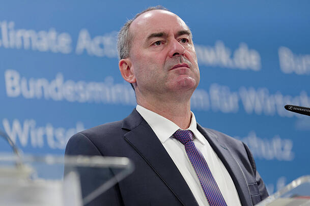 Nicht gerade angetan: der Vorsitzende der Freien Wähler, Hubert Aiwanger. Nicht gerade angetan: der Vorsitzende der Freien Wähler, Hubert Aiwanger.