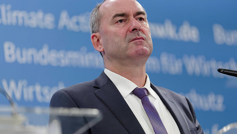 Nicht gerade angetan: der Vorsitzende der Freien Wähler, Hubert Aiwanger. Nicht gerade angetan: der Vorsitzende der Freien Wähler, Hubert Aiwanger.