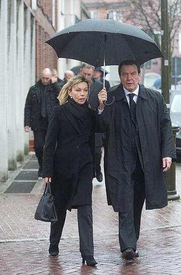 ... Altkanzler Gerhard Schröder und seine Frau Doris Schröder-Köpf, ...