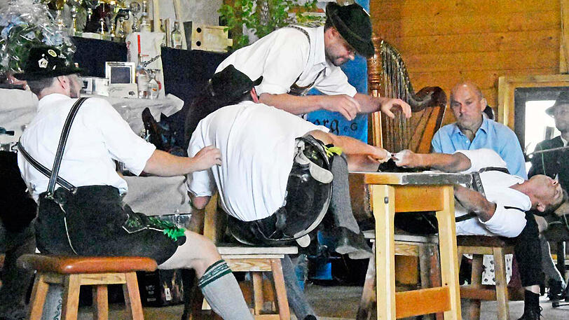 64. Bayerische Meisterschaft im Fingerhakln. Die Bilder.