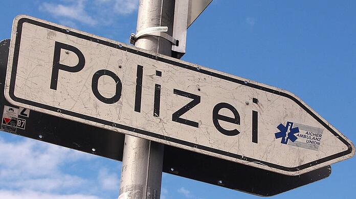 Der Ex-Chef der Wiesnwache soll vor zwei Jahren einen Festzelt-Wirt vor einer Razzia gewarnt haben. (Symbolbild)