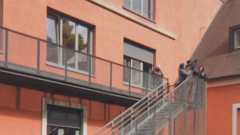 Baran Hêvî meldet sich in seiner Instagram-Story auf Englisch zu Wort und zeigt seinen Fans den Drehort des Tages. Baran Hêvî meldet sich in seiner Instagram-Story auf Englisch zu Wort und zeigt seinen Fans den Drehort des Tages.