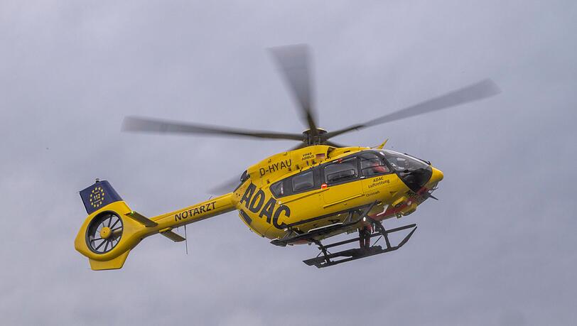 Ein Hubschrauber hat den schwer verletzten Jungen nach dem Hundebiss ins Krankenhaus geflogen. (Symbolbild)