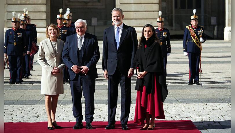 Frank-Walter Steinmeier (2.v.l.) nebst Gattin Elke Büdenbender mit König Felipe und Königin Letizia.