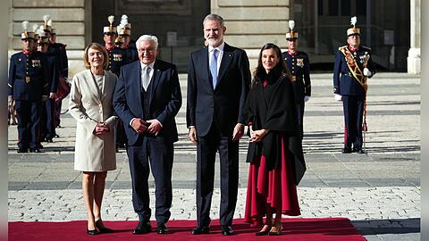 Frank-Walter Steinmeier (2.v.l.) nebst Gattin Elke Büdenbender mit König Felipe und Königin Letizia.