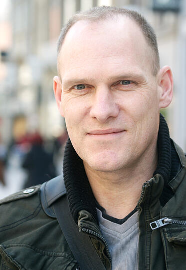 Martin Friedl (45), Polizeibeamter:
&bdquo;Ich habe einen Sohn,
aber es hat einige Überredungskunst
meiner Frau
gekostet. Heute will ich nicht
mehr tauschen. Kinderlose
Paare kann ich schon verstehen.
Ich denke, dass Kinderlosigkeit
eine Zeiterscheinung
der heutigen Gesellschaft ist.&ldquo;