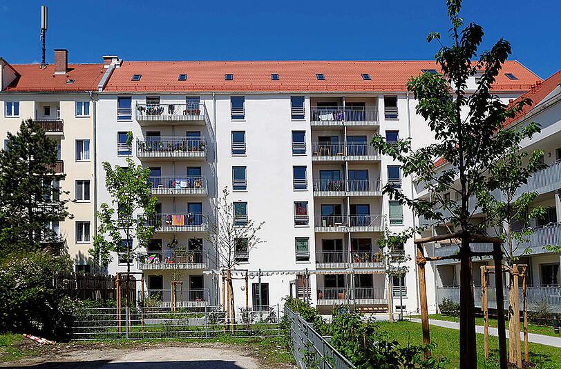 Ein städtisches Wohnhaus mit Sozialwohnungen: Rund 3.000 solcher Wohnungen werden jährlich frei. Im Moment gibt es allerdings 10.000 Anträge auf eine Sozialwohnung mit höchster Dringlichkeit. Die Behörde kommt mit dem Abarbeiten der Anträge nicht mehr hinterher.