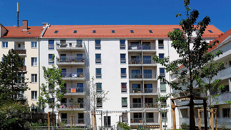 Ein städtisches Wohnhaus mit Sozialwohnungen: Rund 3.000 solcher Wohnungen werden jährlich frei. Im Moment gibt es allerdings 10.000 Anträge auf eine Sozialwohnung mit höchster Dringlichkeit. Die Behörde kommt mit dem Abarbeiten der Anträge nicht mehr hinterher. Ein städtisches Wohnhaus mit Sozialwohnungen: Rund 3.000 solcher Wohnungen werden jährlich frei. Im Moment gibt es allerdings 10.000 Anträge auf eine Sozialwohnung mit höchster Dringlichkeit. Die Behörde kommt mit dem Abarbeiten der Anträge nicht mehr hinterher.