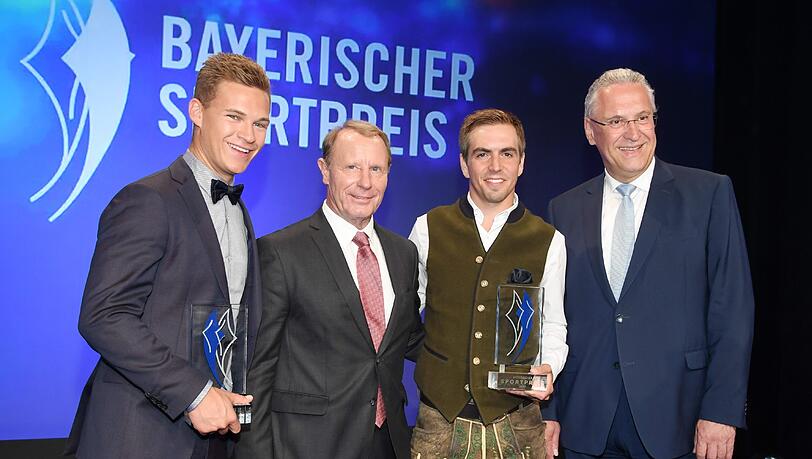 Joshua Kimmich, Ex-Fußball-Bundestrainer Berti Vogts, Ex-Fußballprofi und Preisträger Philipp Lahm und der bayerische Innenminister Joachim Herrmann Joshua Kimmich, Ex-Fußball-Bundestrainer Berti Vogts, Ex-Fußballprofi und Preisträger Philipp Lahm und der bayerische Innenminister Joachim Herrmann