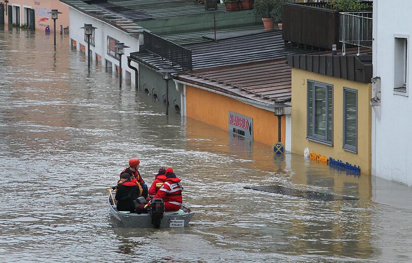 Die Jahrhundert-Flut: Die bewegenden Hochwasser-Bilder.