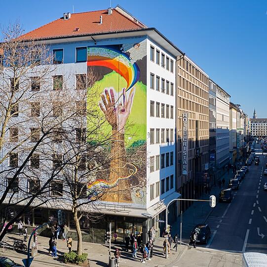 Vor dem Abriss: Graffitti an der Fassade während der Zwischennutzung.
