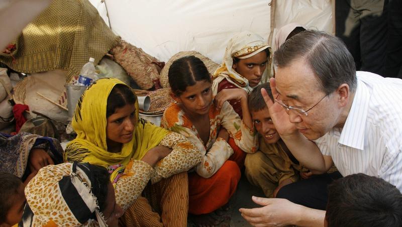 Bank Ki Moon besucht das Krisengebiet Bank Ki Moon besucht das Krisengebiet