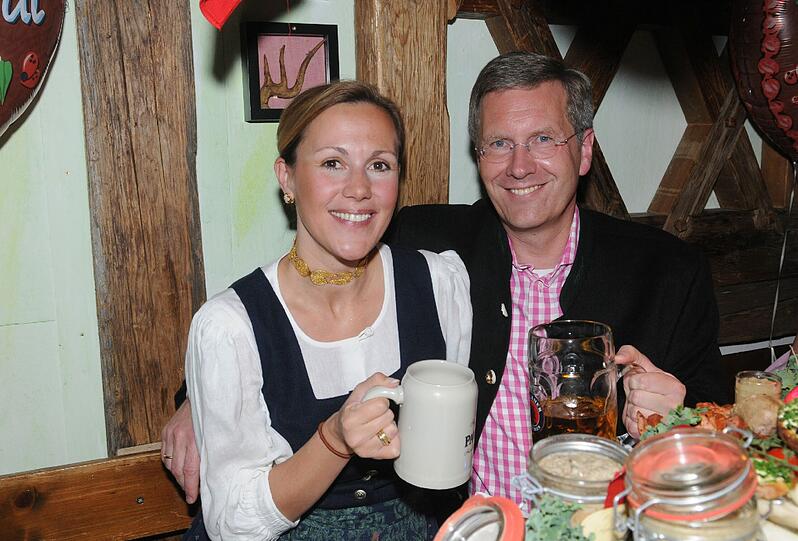 Christian Wulff und seine Frau Bettina feiern auf der Wiesn