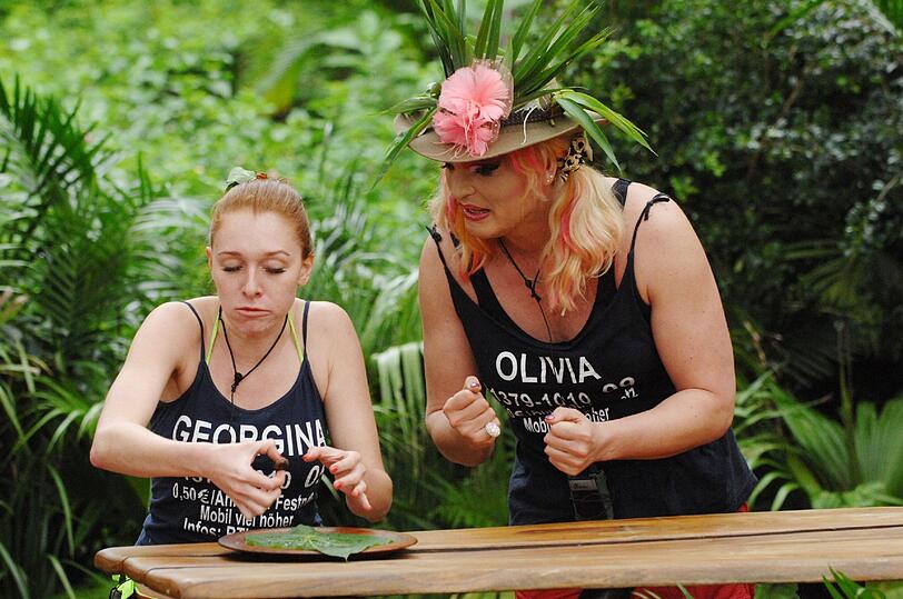 Dann ist auch Olivia dran: Als dritte Aufgabe gibt es drei Schnecken ohne Haus für die frühere Bachelor-Kandidatin.