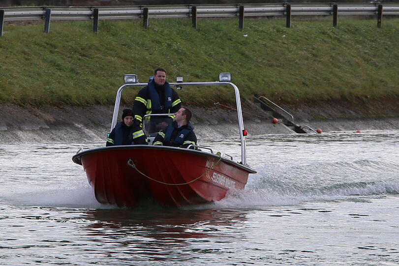 Wildsau-Suche am Innkanal. Die Bilder vom Einsatz.