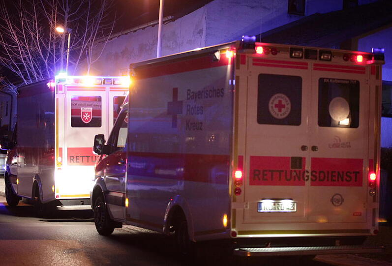 Explosion im Keller - die Bilder vom Feuerwehreinsatz in Großkarolinenfeld.