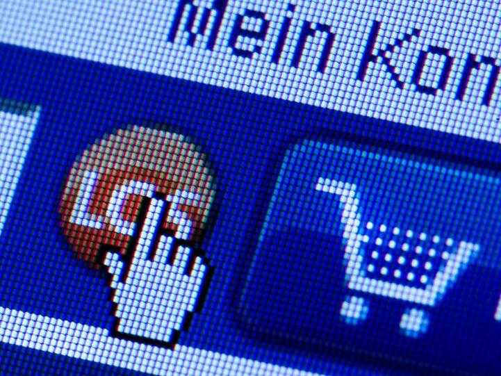 Rund jeder dritte Deutsche kauft einmal pro Woche online ein.