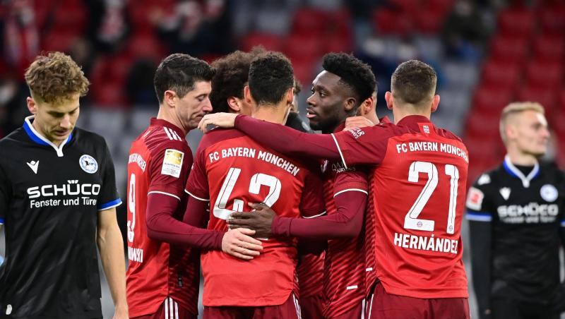 Der FC Bayern München hat die Tabellenführung nach dem Heimsieg gegen Arminia Bielefeld verteidigt.